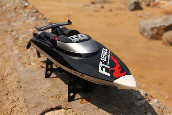 Barca Rc ad alta velocità da 5 - Rc Hobby Grade Boat recensione e prezzo